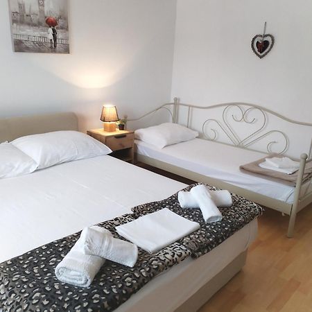 Apartments"Nika" With Private Pool Galovac  Luaran gambar