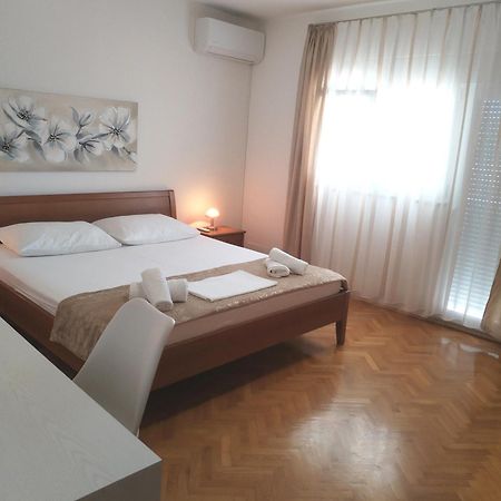 Apartments"Nika" With Private Pool Galovac  Luaran gambar