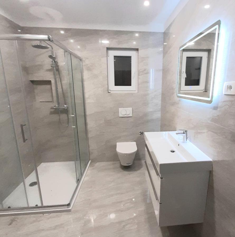 Apartments"Nika" With Private Pool Galovac  Luaran gambar