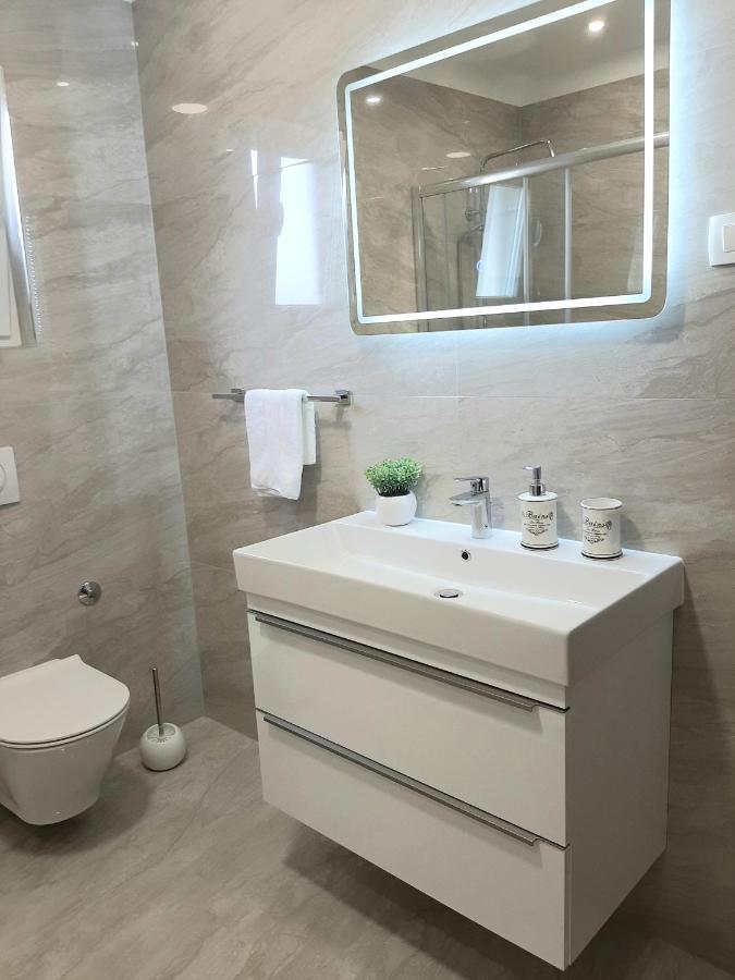 Apartments"Nika" With Private Pool Galovac  Luaran gambar