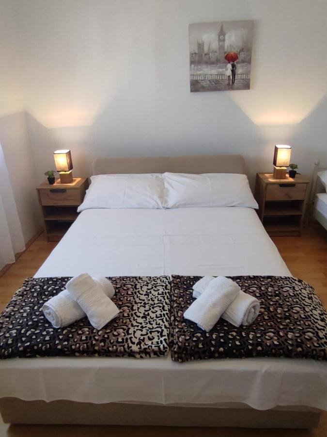 Apartments"Nika" With Private Pool Galovac  Luaran gambar
