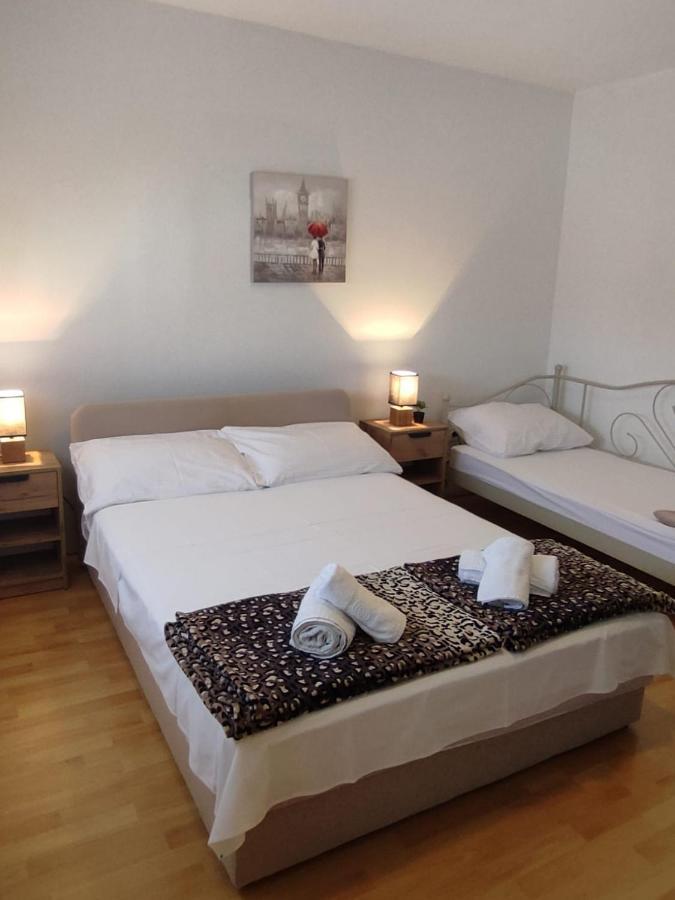 Apartments"Nika" With Private Pool Galovac  Luaran gambar