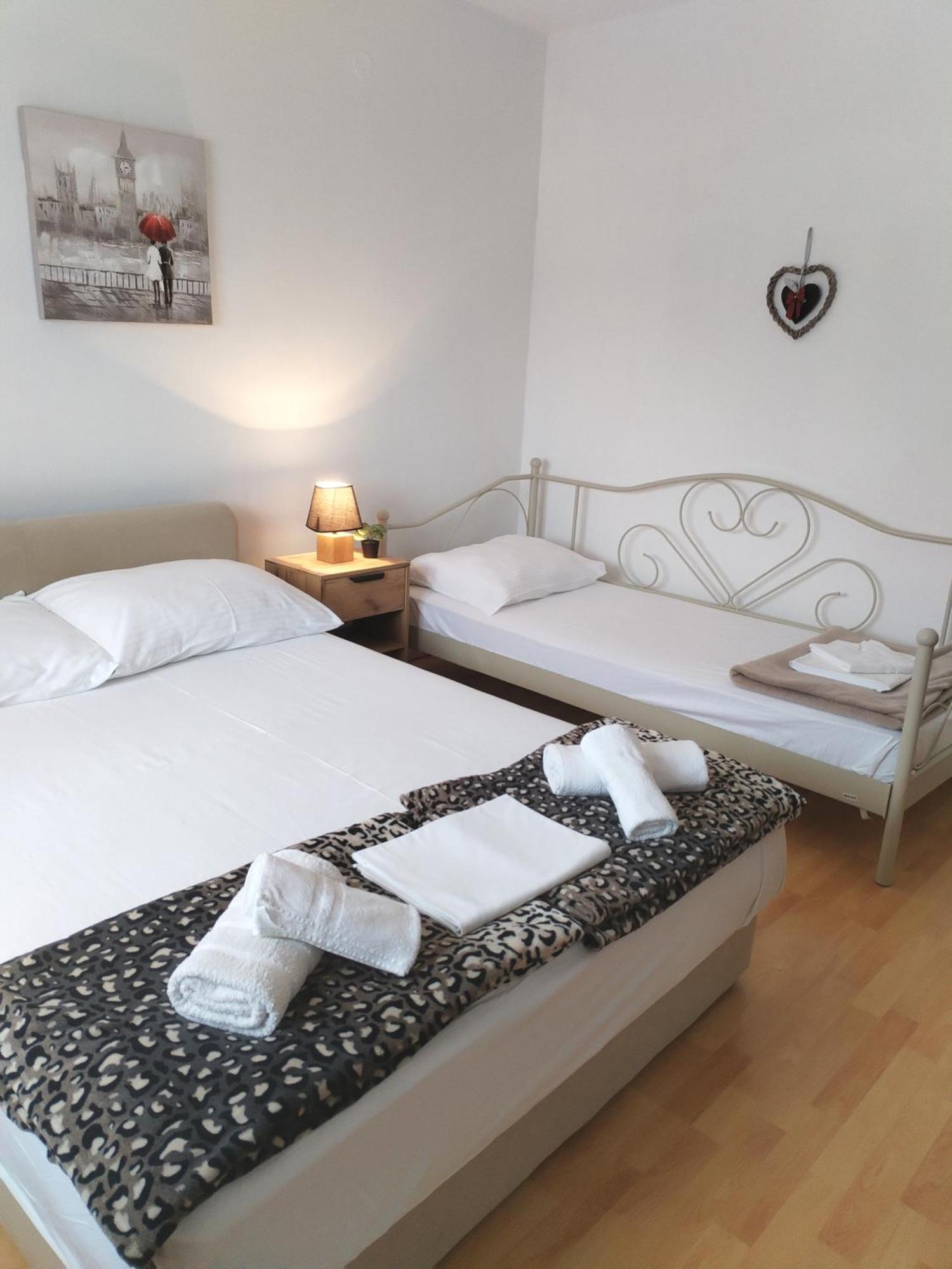 Apartments"Nika" With Private Pool Galovac  Luaran gambar