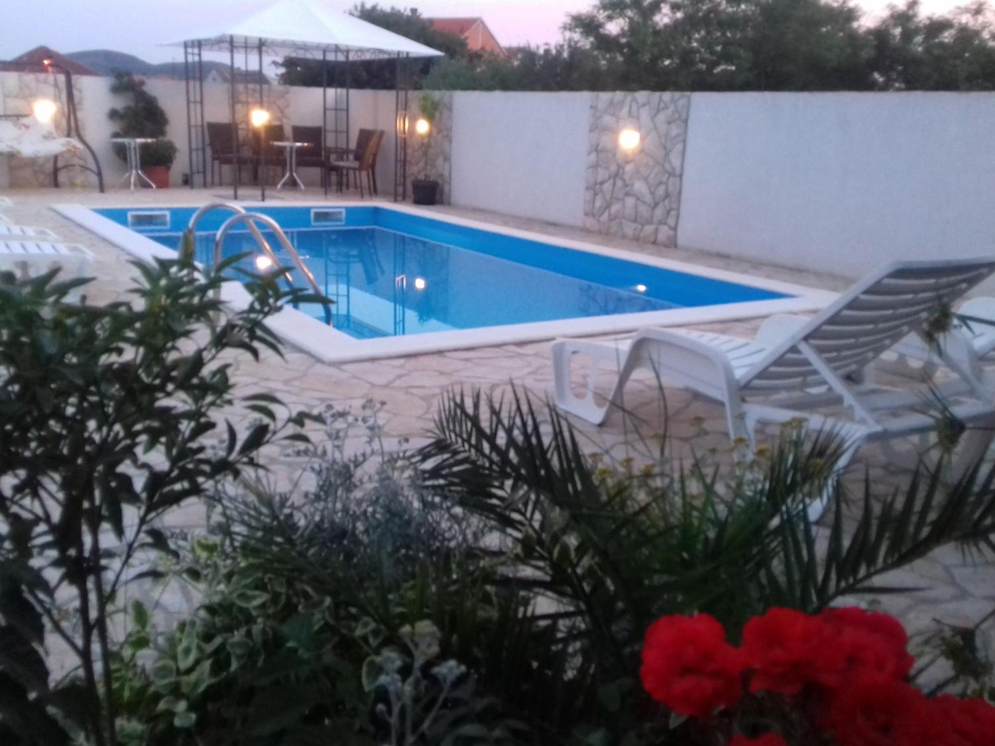 Apartments"Nika" With Private Pool Galovac  Luaran gambar