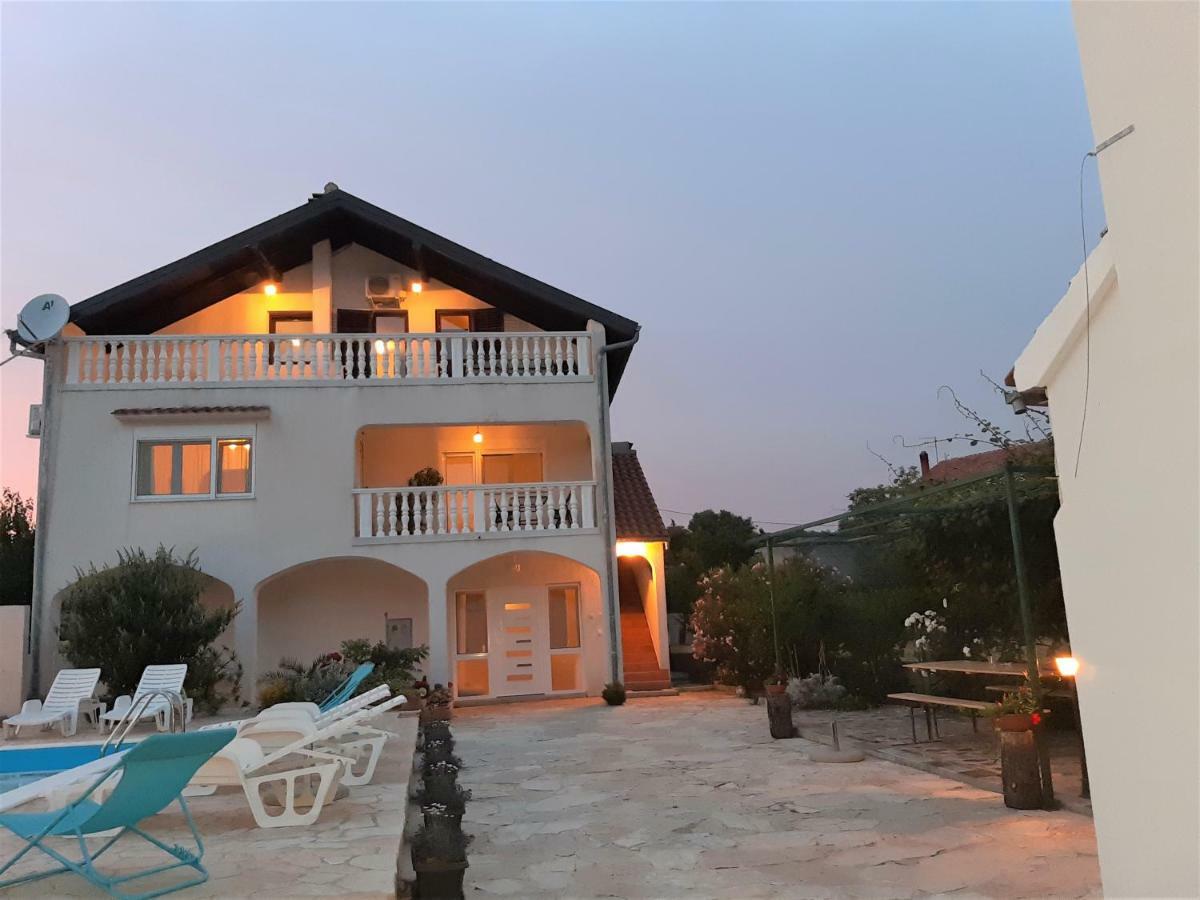 Apartments"Nika" With Private Pool Galovac  Luaran gambar