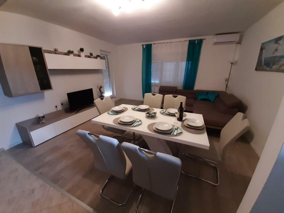 Apartments"Nika" With Private Pool Galovac  Luaran gambar