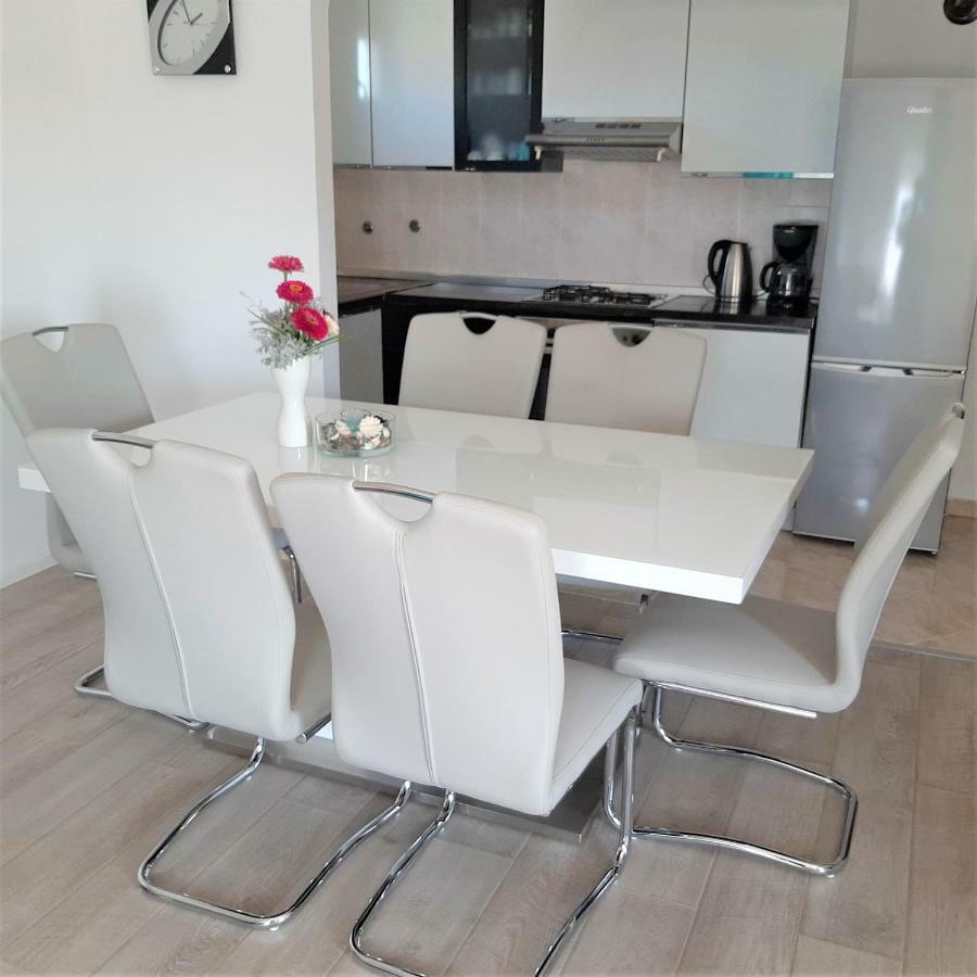 Apartments"Nika" With Private Pool Galovac  Luaran gambar
