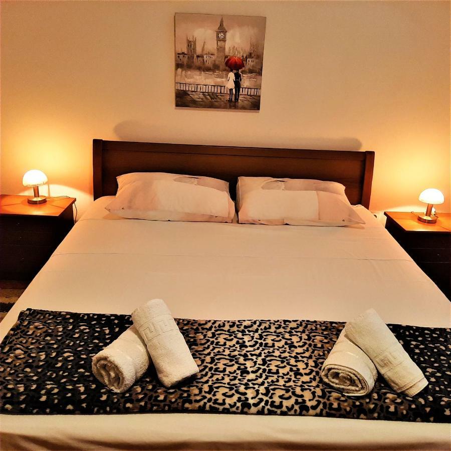 Apartments"Nika" With Private Pool Galovac  Luaran gambar