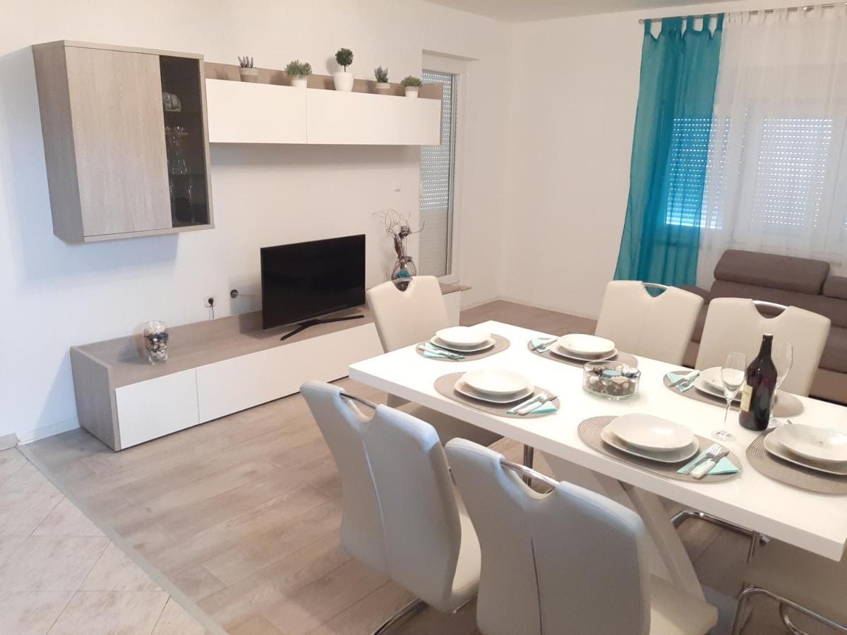 Apartments"Nika" With Private Pool Galovac  Luaran gambar